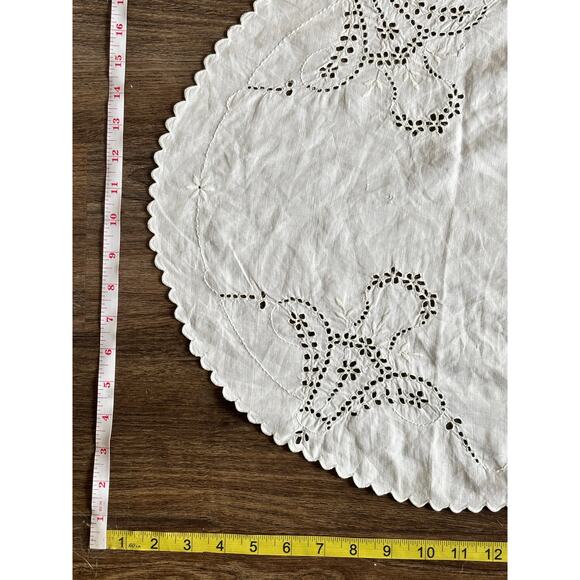 Antique Table Place Setting Doily White Cotton Cutwork Embroidery Scalloped Edge - Picture 3 of 9